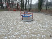 Doposażenie placu zabaw- karuzela